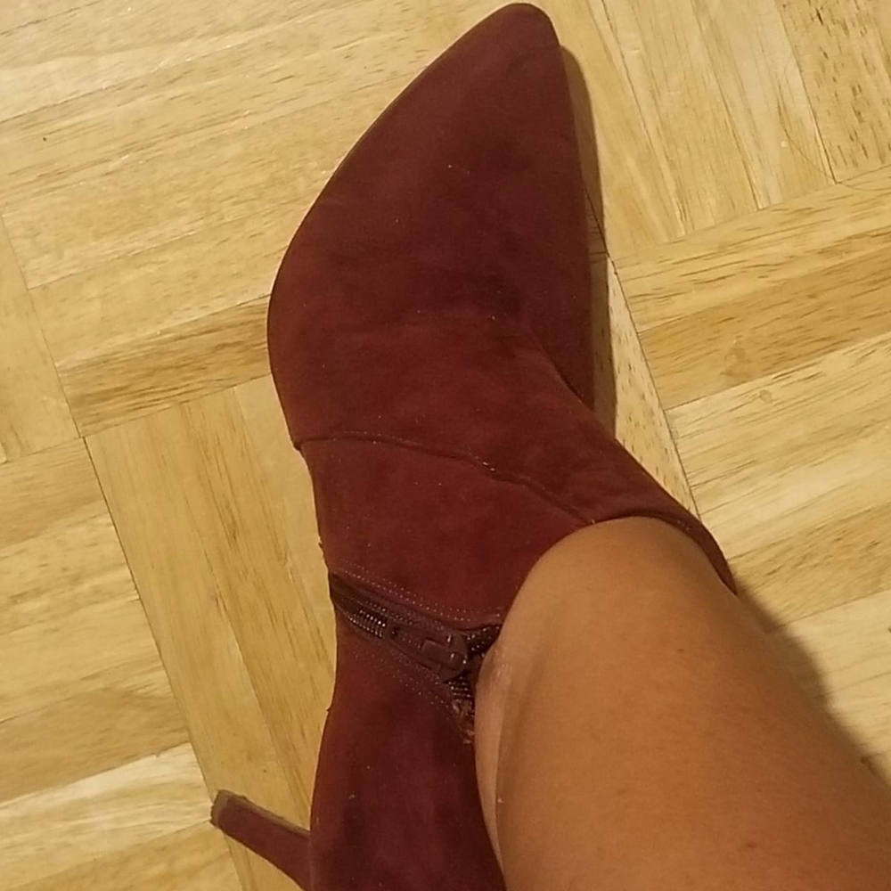 WINE BOOTIES